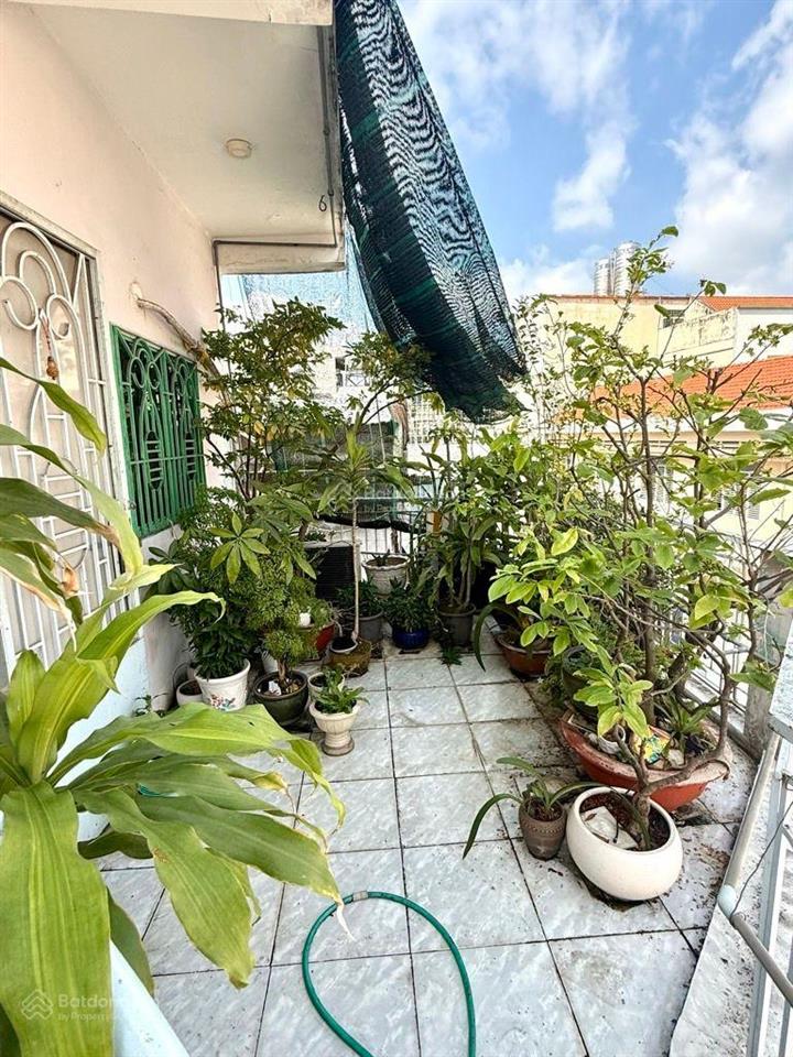 Căn góc  cách hxh 30m  35.2m2  4 tầng btct  giá 6,8 tỷ