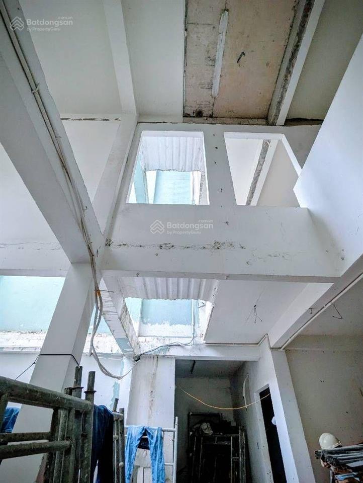Chính chủ  nhà 5 tầng thang máy  sân rộng hẻm 1 trục  diện tích lớn