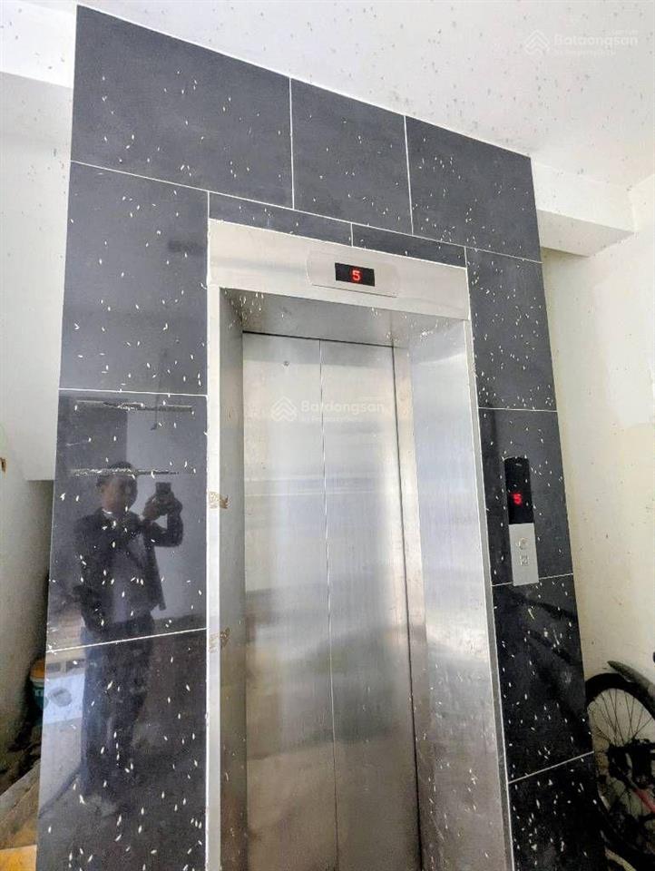 Chính chủ  nhà 5 tầng thang máy  sân rộng hẻm 1 trục  diện tích lớn