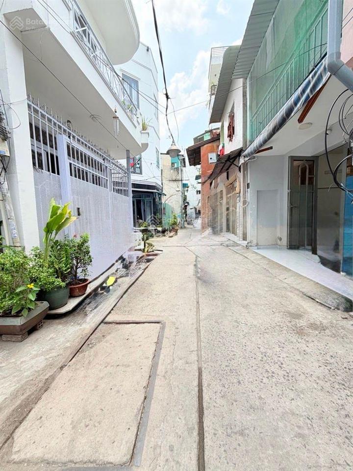 Hẽm 4m gần mặt tiền  nhà 2 tầng có 3pn  thích hợp cho hộ gđ, cho thuê  51.5m2  chỉ 7,8 tỷ