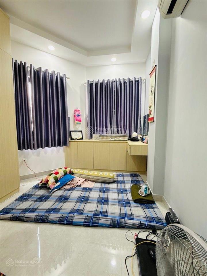 Nhà mới 3 tầng btct  15m2  10m ra hẻm xe hơi  2,x tỷ
