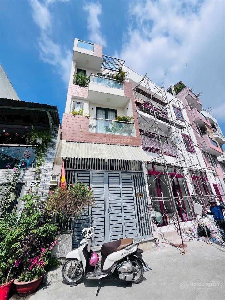 Trước nhà 8m  xe hơi đỗ cửa  5 tầng btct  44m2  8,9 tỷ
