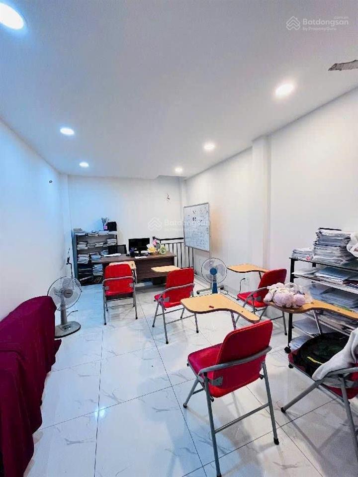 Trước nhà 8m  xe hơi đỗ cửa  5 tầng btct  44m2  8,9 tỷ