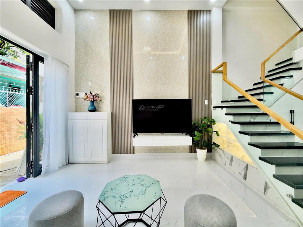 Nhà mới ở ngay  30m ra mặt tiền nội thất xinh xắn  32m2 3 tầng  6,78 tỷ (tl)