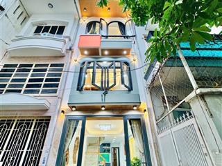 Xe tải trước cửa  sổ vuông  4 tầng btct  full nội thất(pn trệt)  40m2  8,97 tỷ