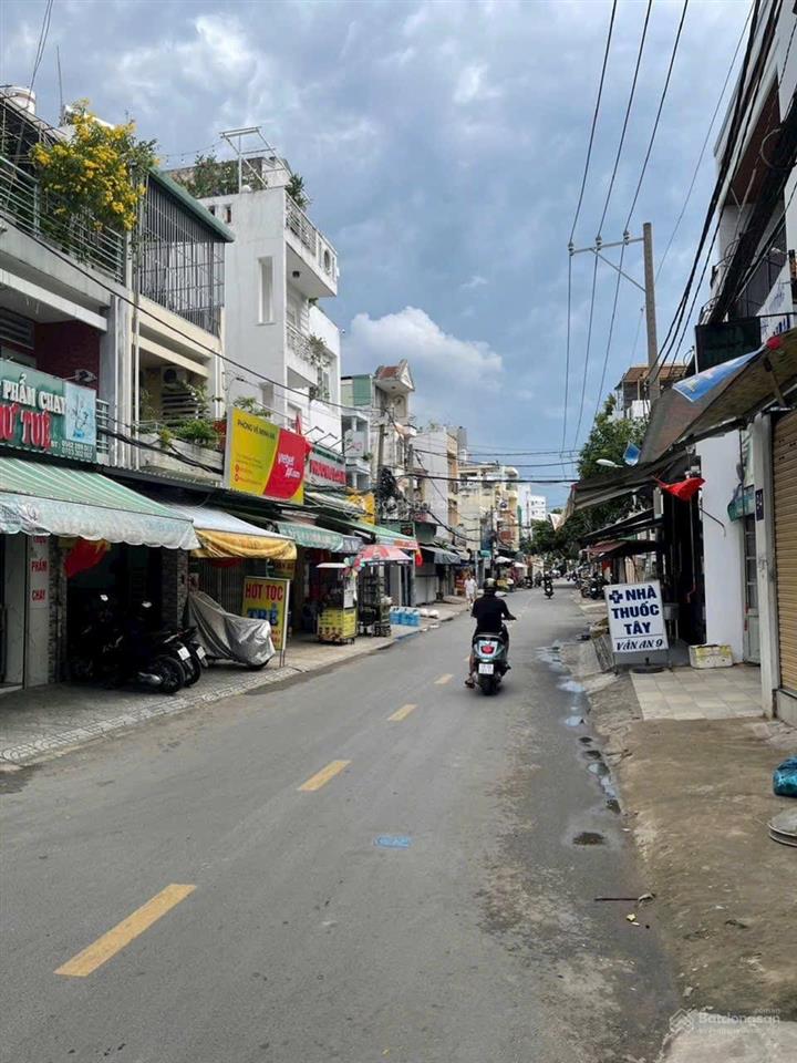 Nhà cấp 4  68m2  xe hơi đỗ cửa, vào nhà  9,9 tỷ  hẻm thông 5m  gần chợ gần trường học