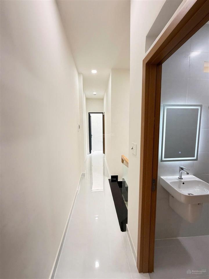 Nhà mới full nội thất  xe hơi đỗ cửa  3pn(1pn trệt), sát mặt tiền, 46m2  sổ vuông