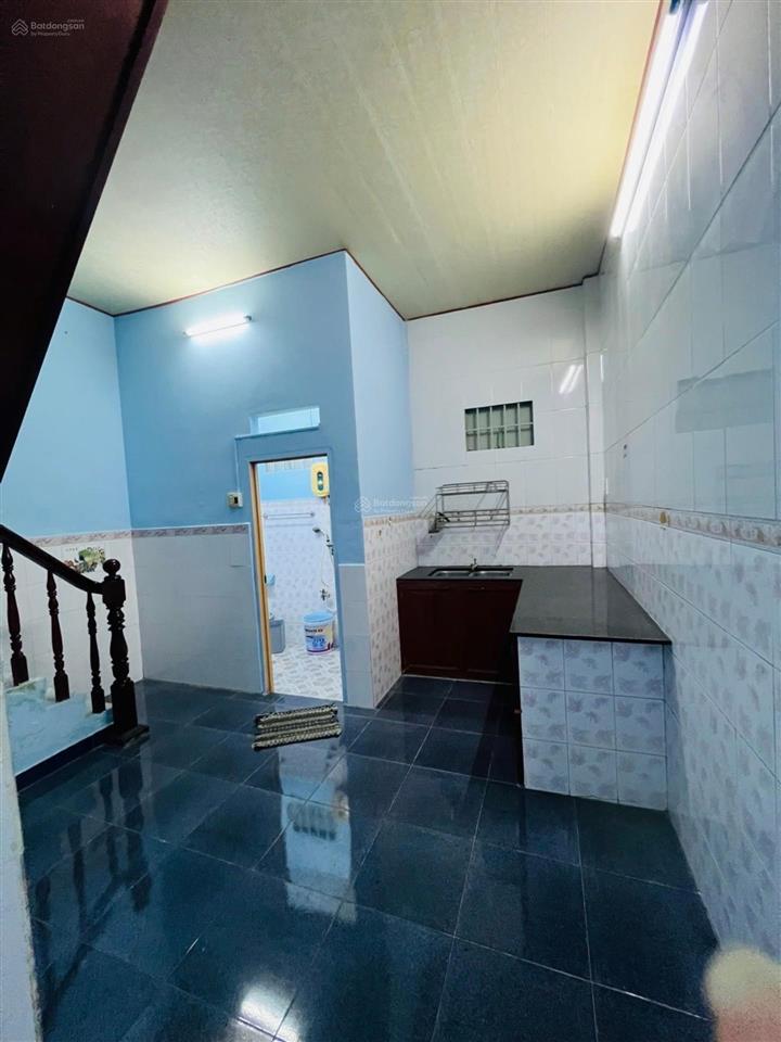 Gần mặt tiền, sát hẻm xh  60m2  2 tầng  1 sẹc  dòng tiền 8tr/tháng  chỉ 5 tỷ