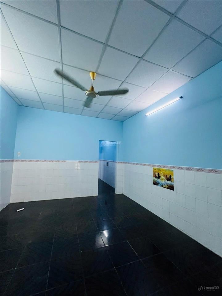 Gần mặt tiền, sát hẻm xh  60m2  2 tầng  1 sẹc  dòng tiền 8tr/tháng  chỉ 5 tỷ