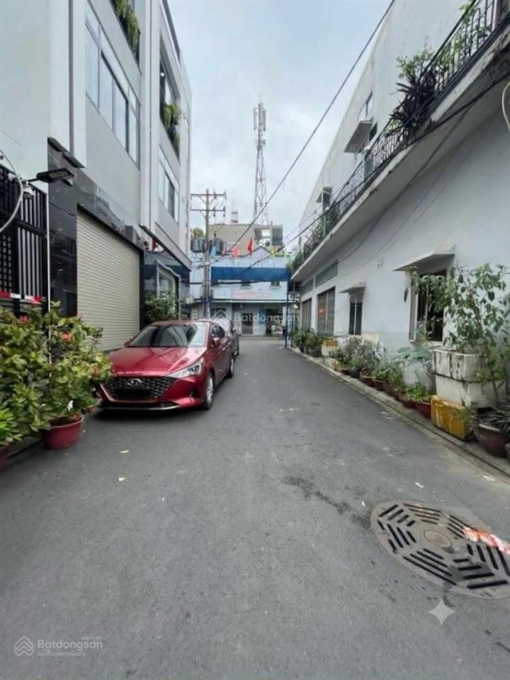 Xe hơi đỗ cửa vào nhà  64m2  mới đẹp ở liền  2 tầng btct  nhỉnh 6 tỷ