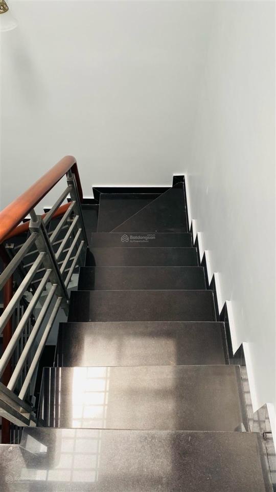 Chính chủ lâu đời  10 ra hxh  70m2  nhà mới vào ở ngay  3 tầng btct  vuông a4  7,8 tỷ tl