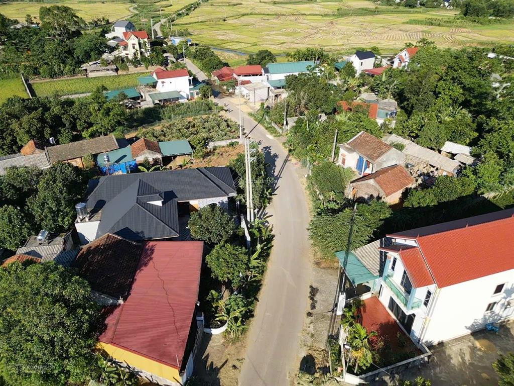Bán đất nền mặt đường nhựa gần ubnd xã, gần tl 317