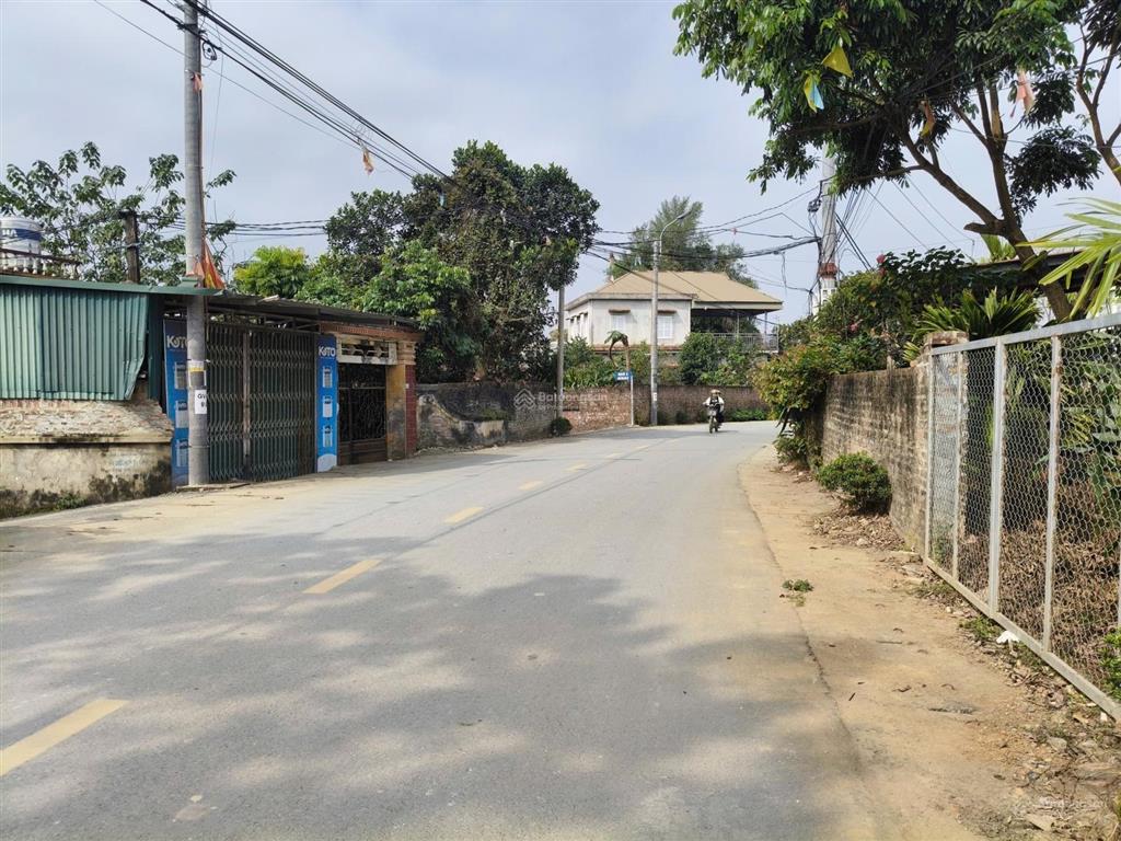 Tôi cần chuyển nhượng lô đất mặt đường trung tâm gần chợ, trường học, giá đầu tư