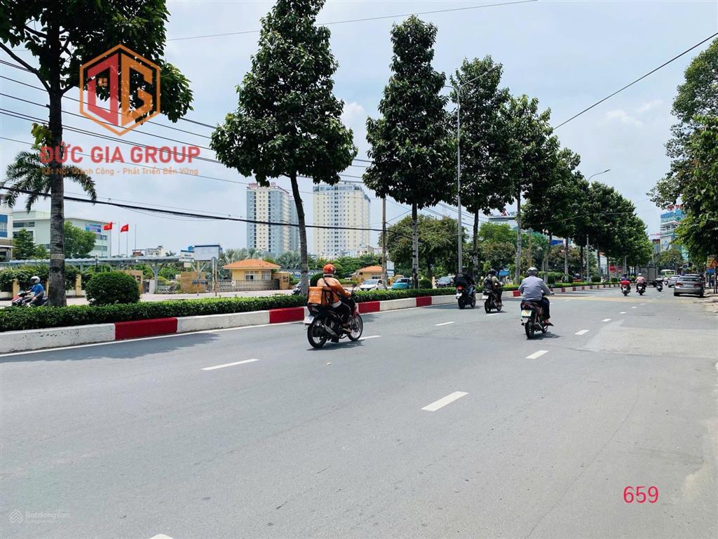 Cho thuê tòa nhà mặt tiền đồng khởi đoạn đẹp, sẵn hầm xe & thang máy