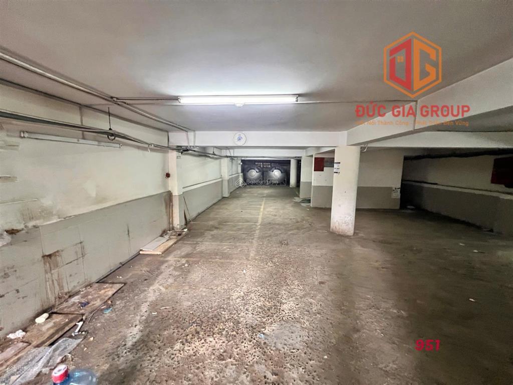 Cho thuê tòa nhà mặt tiền đồng khởi đoạn đẹp, sẵn hầm xe & thang máy