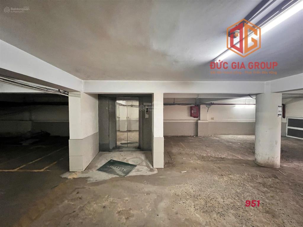 Cho thuê tòa nhà mặt tiền đồng khởi đoạn đẹp, sẵn hầm xe & thang máy