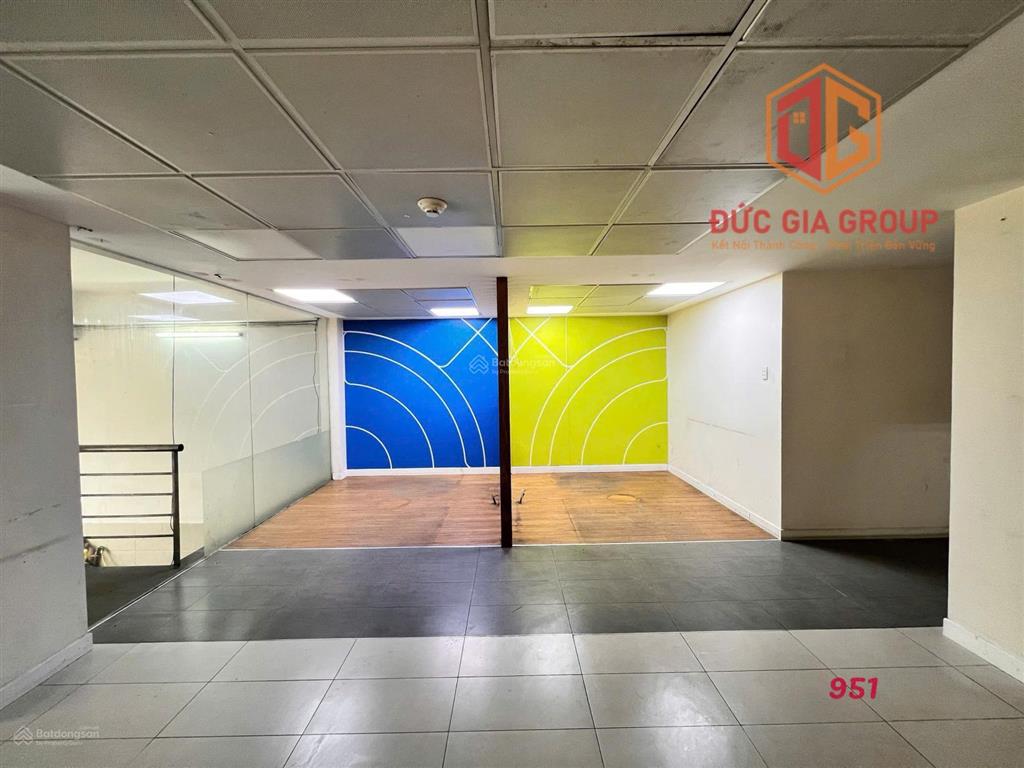 Cho thuê tòa nhà mặt tiền đồng khởi đoạn đẹp, sẵn hầm xe & thang máy