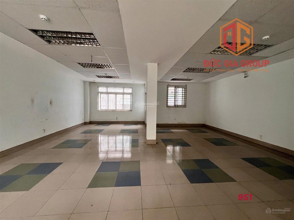 Cho thuê tòa nhà mặt tiền đồng khởi đoạn đẹp, sẵn hầm xe & thang máy