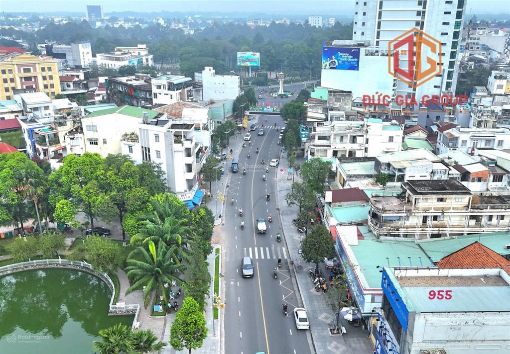 Cho thuê mặt bằng 450m2 mặt tiền đường hà huy giáp đối diện công viên quyết thắng