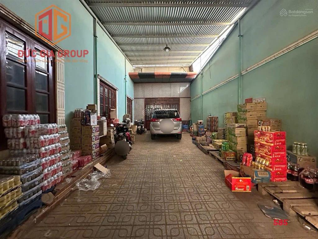 Nếu đang tìm một căn nhà có diện tích rộng, mặt tiền đẹp để ở thì căn này rất đáng để xem.