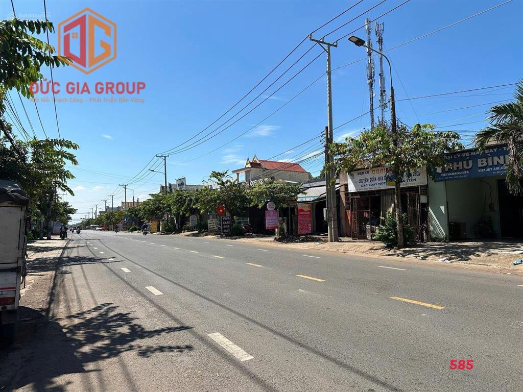 Nếu đang tìm một căn nhà có diện tích rộng, mặt tiền đẹp để ở thì căn này rất đáng để xem.