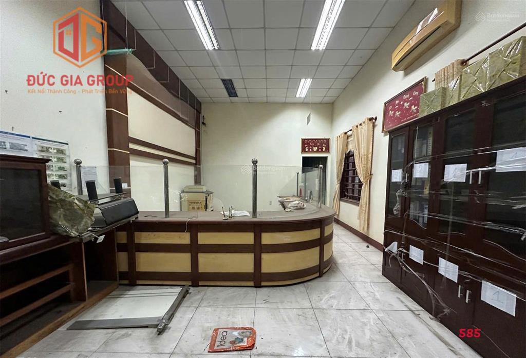 Nếu đang tìm một căn nhà có diện tích rộng, mặt tiền đẹp để ở thì căn này rất đáng để xem.