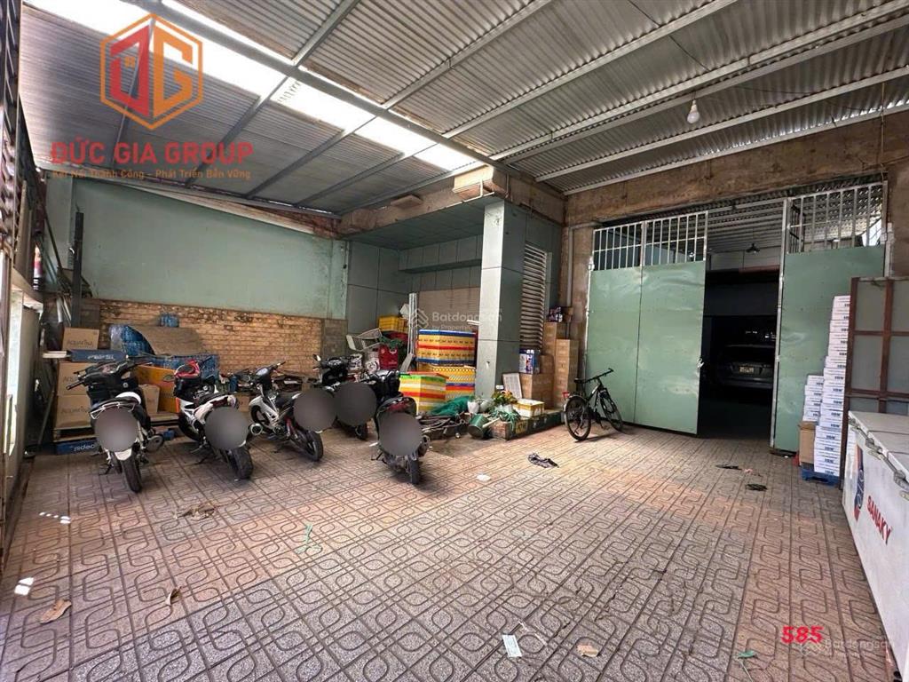 Nếu đang tìm một căn nhà có diện tích rộng, mặt tiền đẹp để ở thì căn này rất đáng để xem.