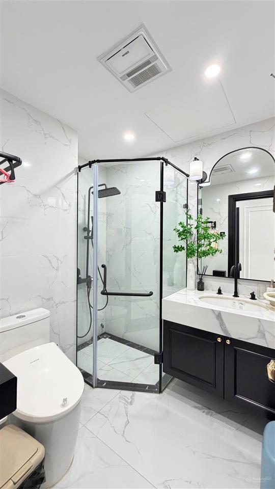 Đừng bỏ lỡ căn 3pn tòa r4 đẹp tầm giá 8,4 tỷ! dt 104m2, căn góc cực thoáng sáng. full nội thất