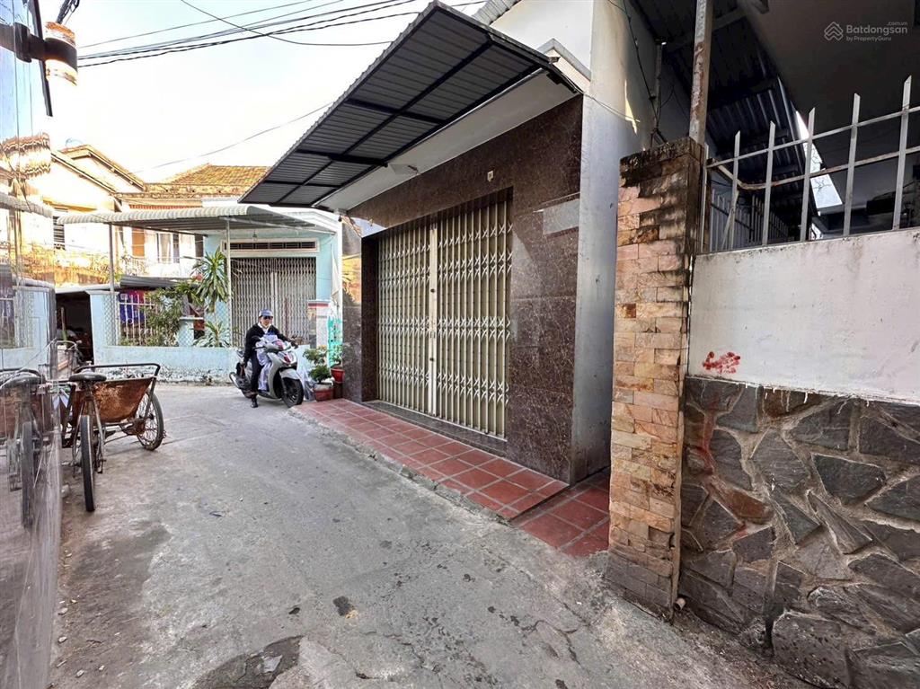 Bán nhà 2 tầng trung tâm nha trang, gần chợ đầm, 5 phút ra biển, giá 3,2 tỷ