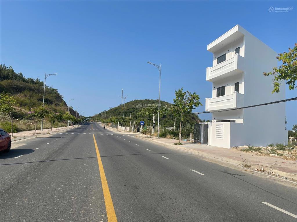 Bán nhà mới 3 tầng mặt tiền tỉnh lộ 3 nam nha trang,đường 23m, gần sun group, giá 5 tỷ 5