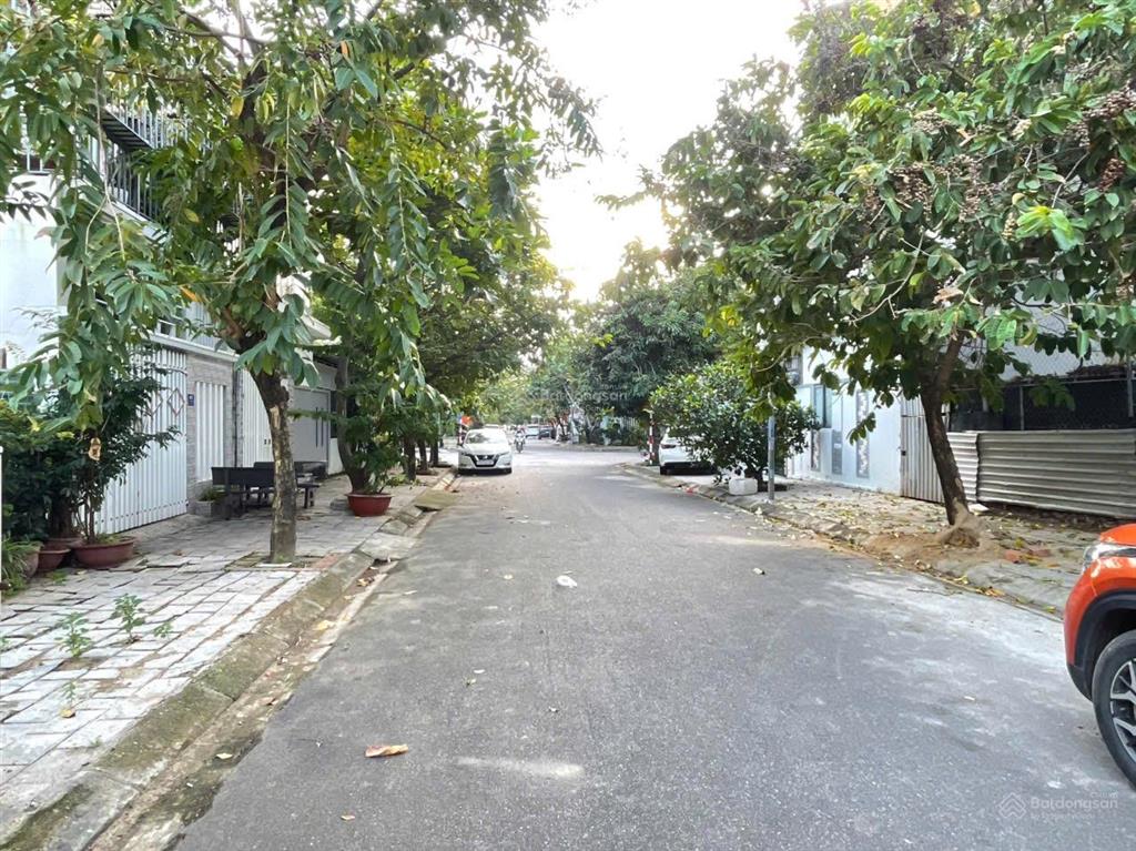 Bán nhà 3,5 tầng kđt phước long a nha trang, full nội thất cao cấp, đường 12m, ở ngay, giá 9 tỷ 350