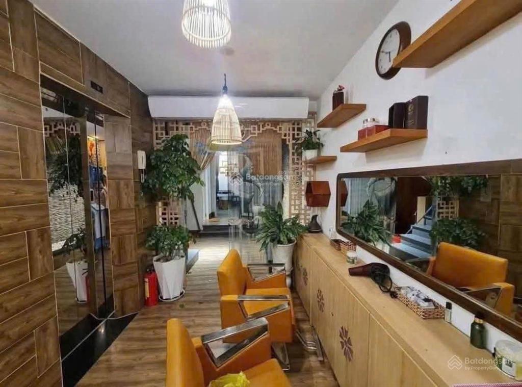 Bán nhà mặt tiền 5 tầng, cách biển trần phú nhang 5phút, có thang máy, dòng tiền 30 triệu/tháng
