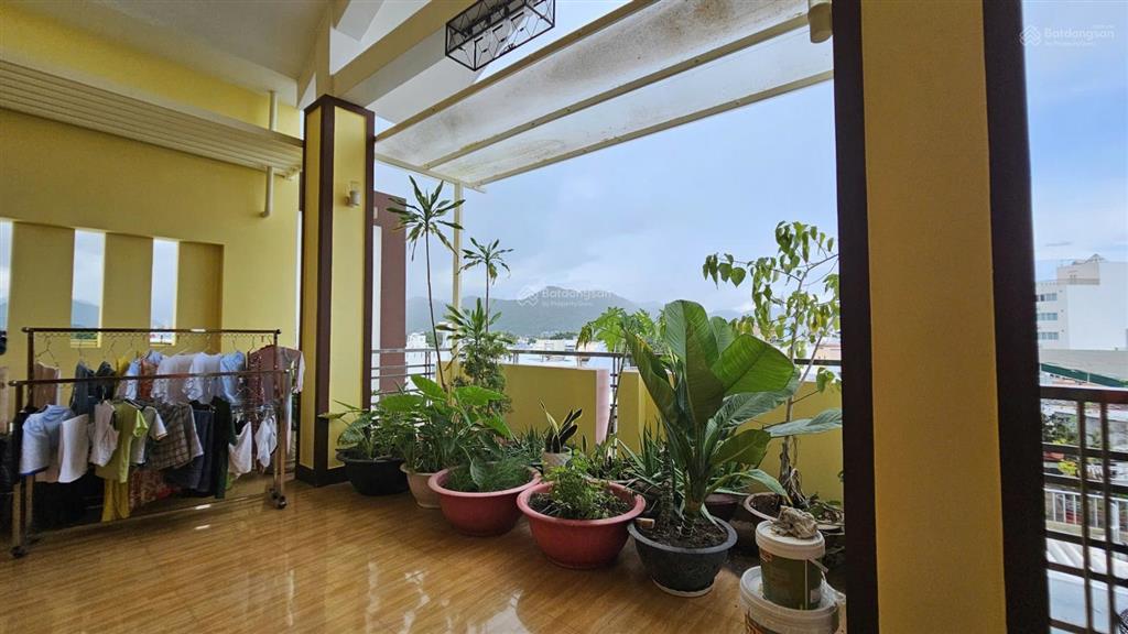 Bán nhà 4 tầng gần chợ đầm nha trang, cách biển trần phú 1km, full nội thất, hoàn công, giá 7,8 tỷ