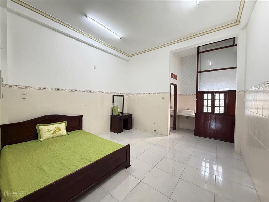 Bán nhà 4 tầng gần chợ vĩnh hải nha trang, đường ô tô 8m, cách đường 2/4 chỉ 10m, giá 8 tỷ 900