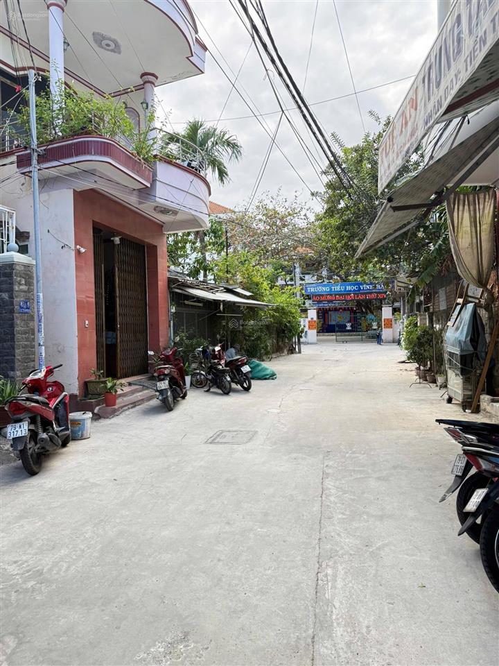 Bán nhà 4 tầng gần chợ vĩnh hải nha trang, đường ô tô 8m, cách đường 2/4 chỉ 10m, giá 8 tỷ 900