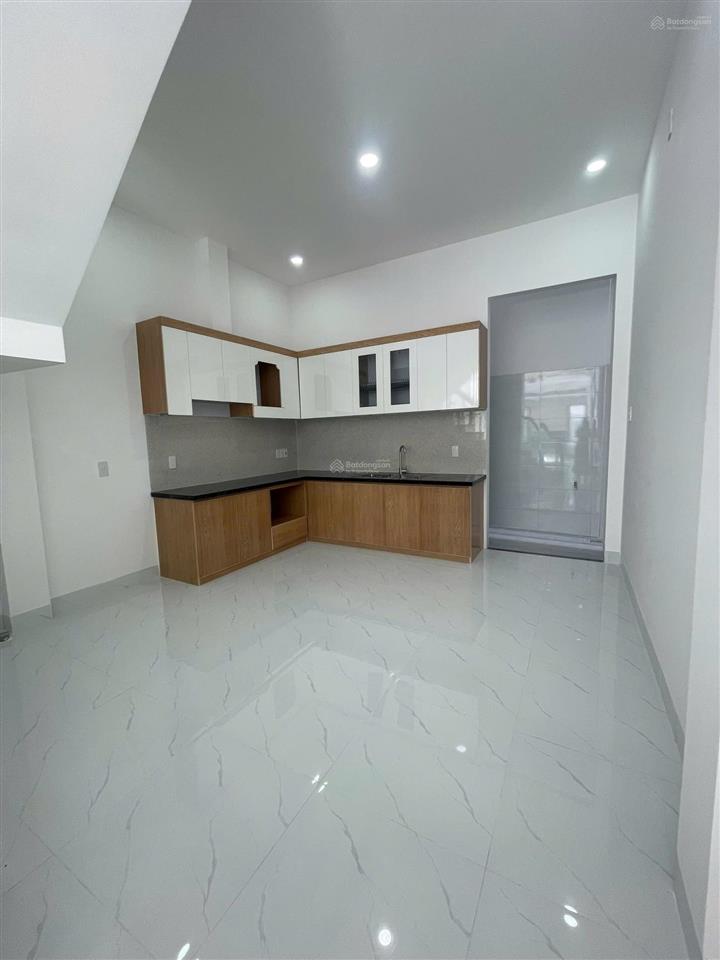 Bán nhà mới 2 tầng gần chợ ngô đến nha trang, cách biển 3 phút, giá 4 tỷ 950