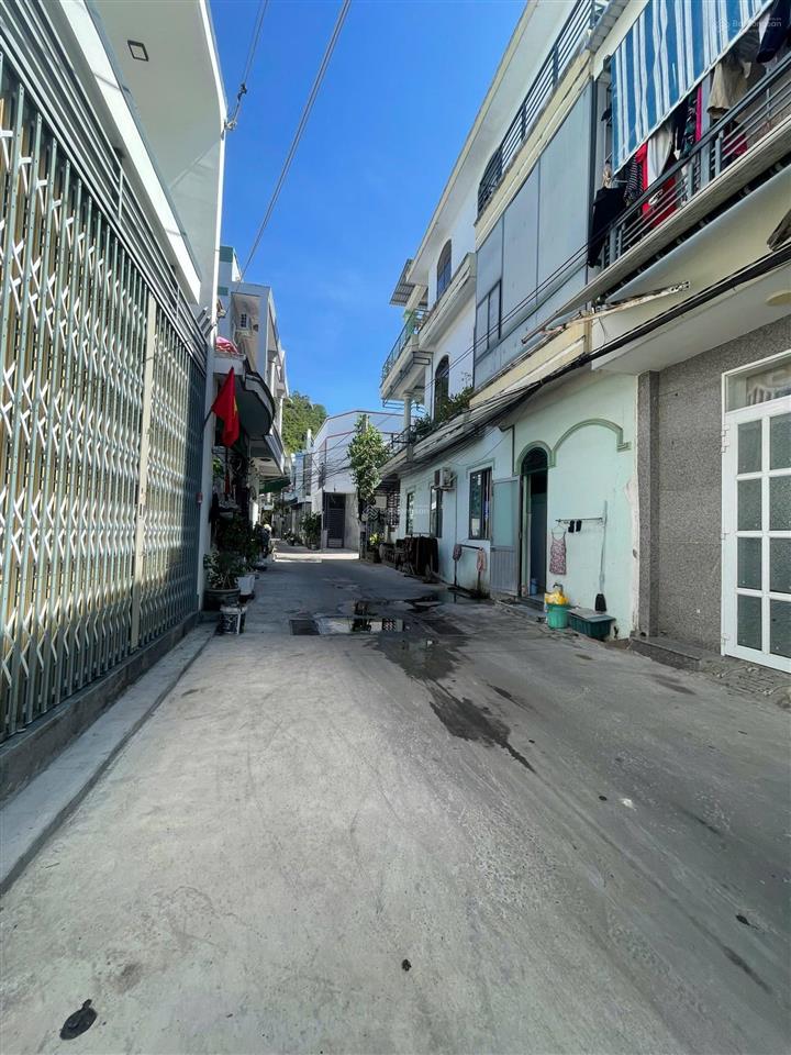 Bán nhà mới 2 tầng gần chợ ngô đến nha trang, cách biển 3 phút, giá 4 tỷ 950