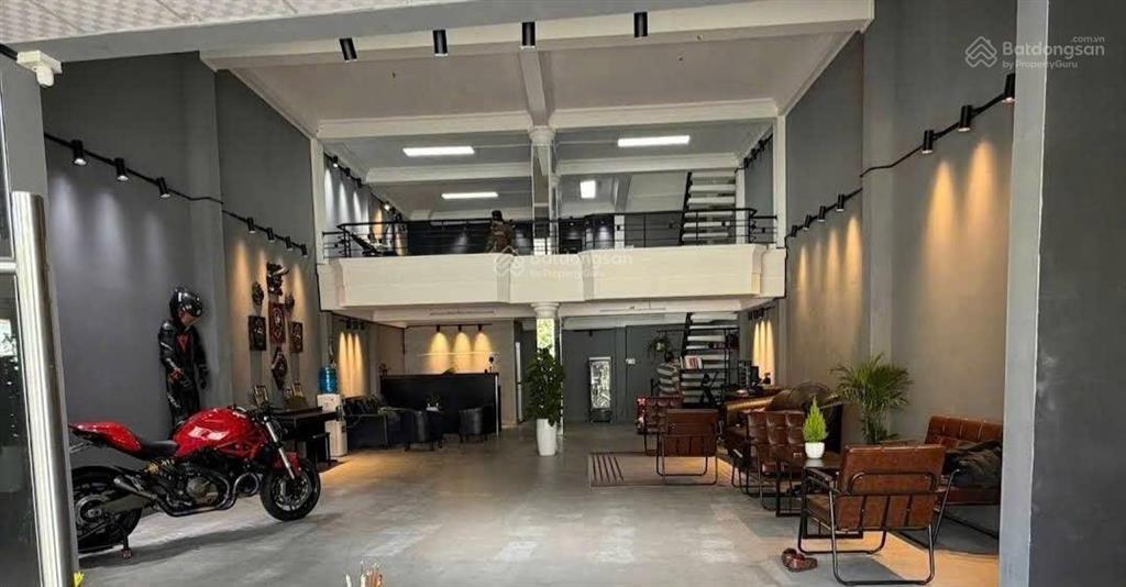 Bán nhà 3 tầng mặt tiền đường 2/4 bắc nha trang, ngang 7,42m, dòng tiền 35 triệu/tháng, giá 17 tỷ