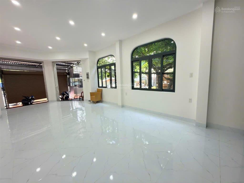 Bán căn góc 2 mặt tiền, 5 tầng có thang máy vĩnh phước nha trang, view biển hòn chồng, 13 tỷ 500