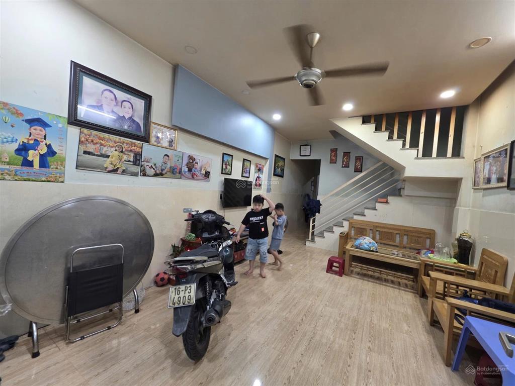 Bán nhà 2 tầng mặt tiền đường phùng thế tài vcn phước hải nha trang, cách chợ đồng nai 100m, 7tỷ500