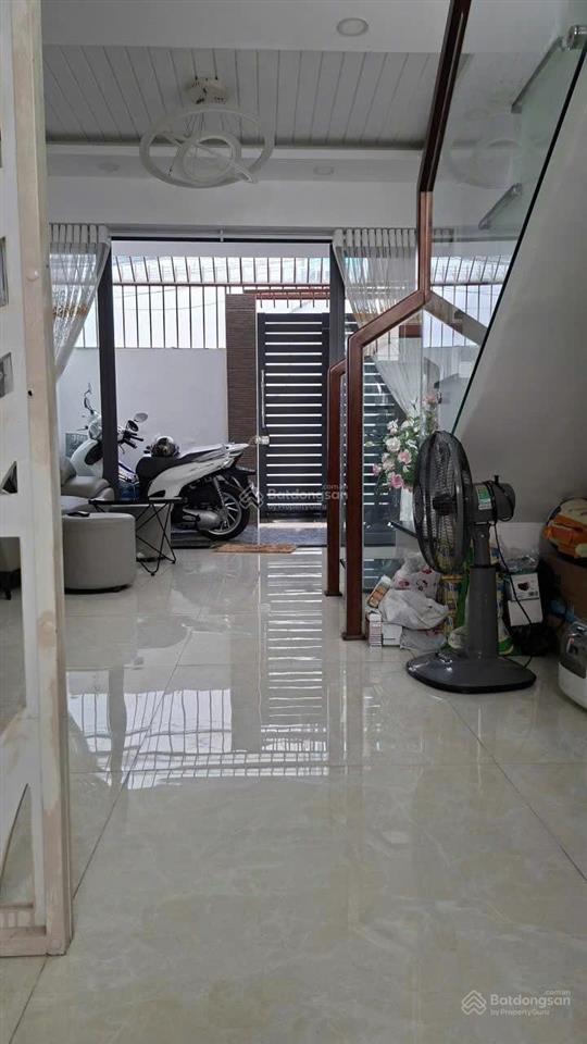 Bán nhà 3 tầng, 2 mặt tiền, cách thống nhất 20m, phương sài, nha trang, cách biển 5 phút,giá 4,8tỷ.