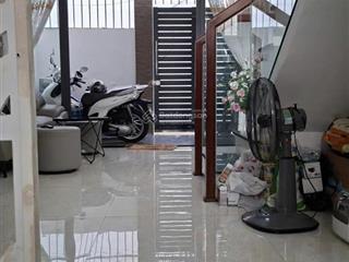 Bán nhà 3 tầng, 2 mặt tiền, cách thống nhất 20m, phương sài, nha trang, cách biển 5 phút,giá 4,8tỷ.