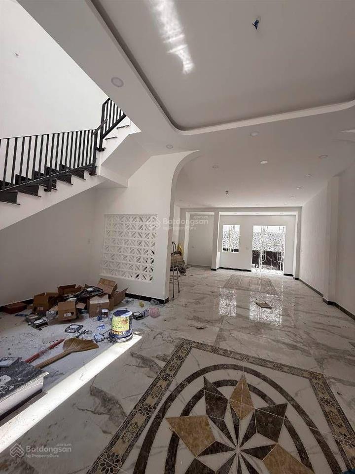 Ô tô ngủ  100m2 tân sơn nhì nhỉnh 9.5 tỷ2 tầng btctshr ko lộ giới