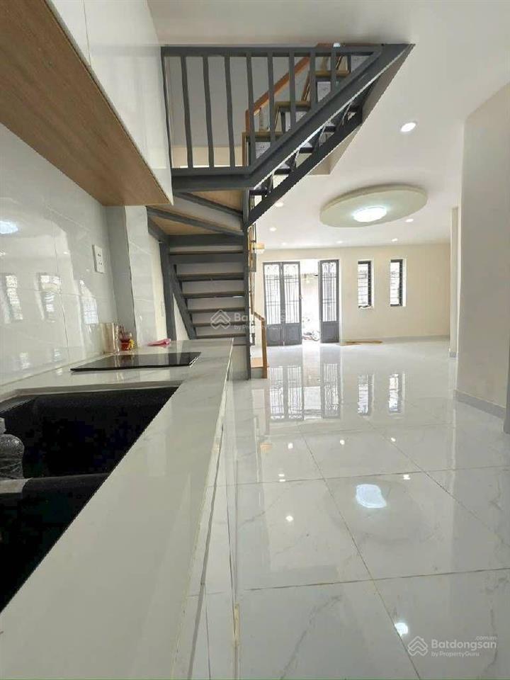 Ô tô ngủ  100m2 tân sơn nhì nhỉnh 9.5 tỷ2 tầng btctshr ko lộ giới