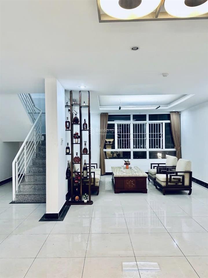 Căn hộ duplex 230m2, 2 tầng, 3pn, 4wc, sổ hồng riêng, c/c cao cấp giai việt quận 8 sát quận 1