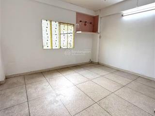 Lầu 1 căn góc, 54m2, 2pn, trần hưng đạo q5, ban công thoáng mát, sổ hồng lâu dài, chỉ 2.9 tỷ