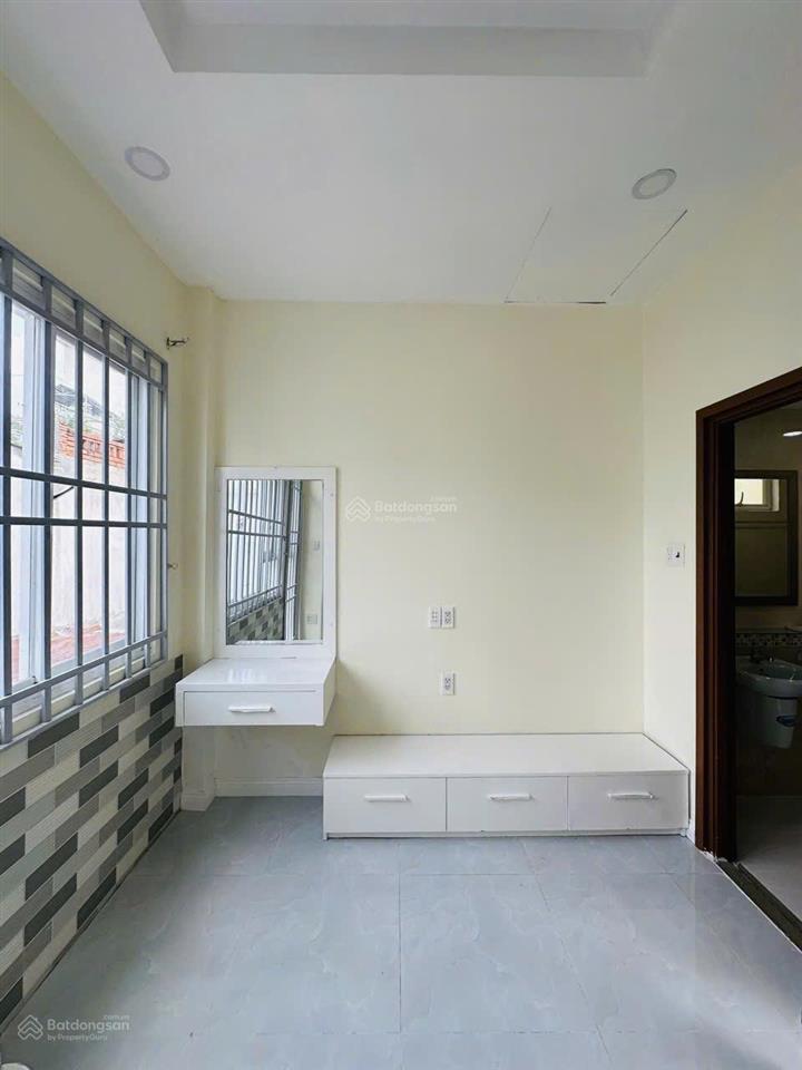 Chỉ 3.75tỷ! nhà mới đẹp 3 tầng giáp quận 1, 2pn 2wc, bên cạnh khách sạn winsor  an đông, shr