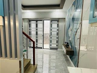 Chỉ 3.75tỷ! nhà mới đẹp 3 tầng giáp quận 1, 2pn 2wc, bên cạnh khách sạn winsor  an đông, shr