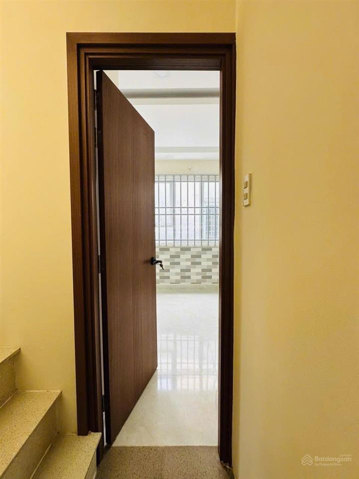 Chỉ 3.75tỷ! nhà mới đẹp 3 tầng giáp quận 1, 2pn 2wc, bên cạnh khách sạn winsor  an đông, shr