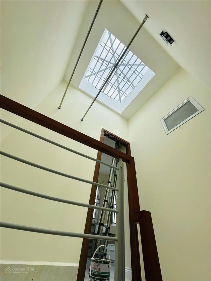 Chỉ 3.75tỷ! nhà mới đẹp 3 tầng giáp quận 1, 2pn 2wc, bên cạnh khách sạn winsor  an đông, shr